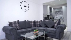 Newly refurbished 2 bed !
